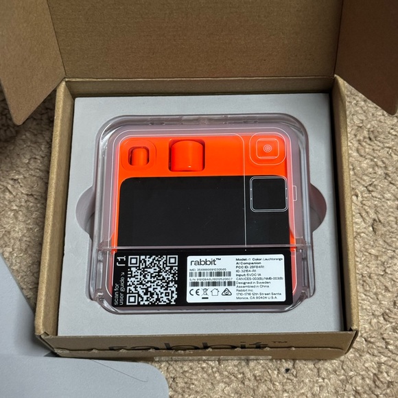 RABBIT R1 - Picture 4 of 4